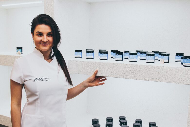 Dermatoloģe Anete Ezeriņa Reparative labaratorijā